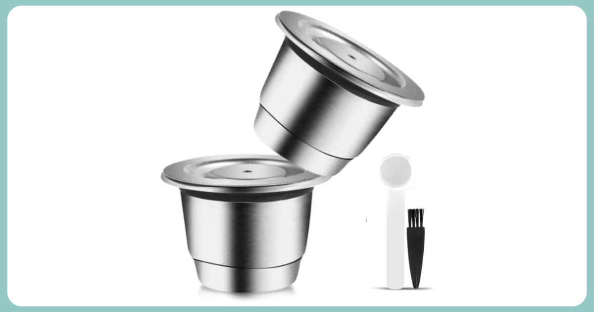 Cafeteira Nespresso Essenza Mini preta, compacta e elegante.