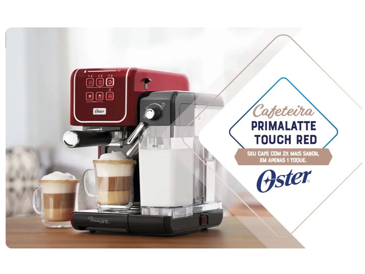 Close-up de um cappuccino cremoso feito pela Oster Prima Latte Touch Red.